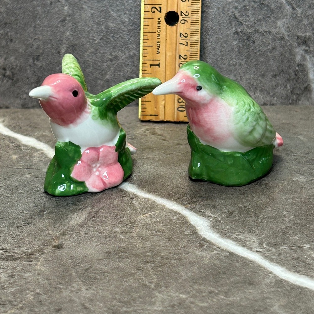 Vintage Hummingbird Salt and Pepper Shakers Ceramic Pink Green Bird Set SP197
